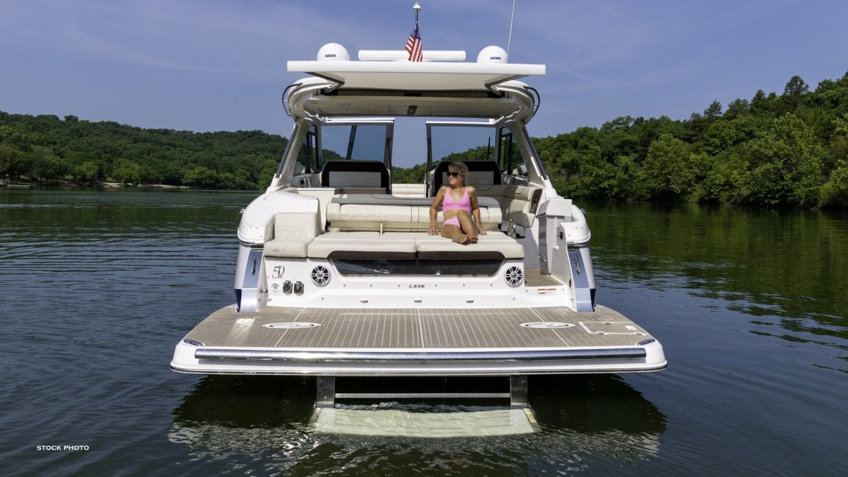 REGAL LS36 BOWRIDER