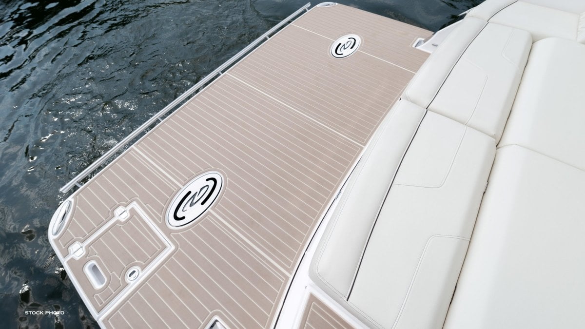 REGAL LS36 BOWRIDER