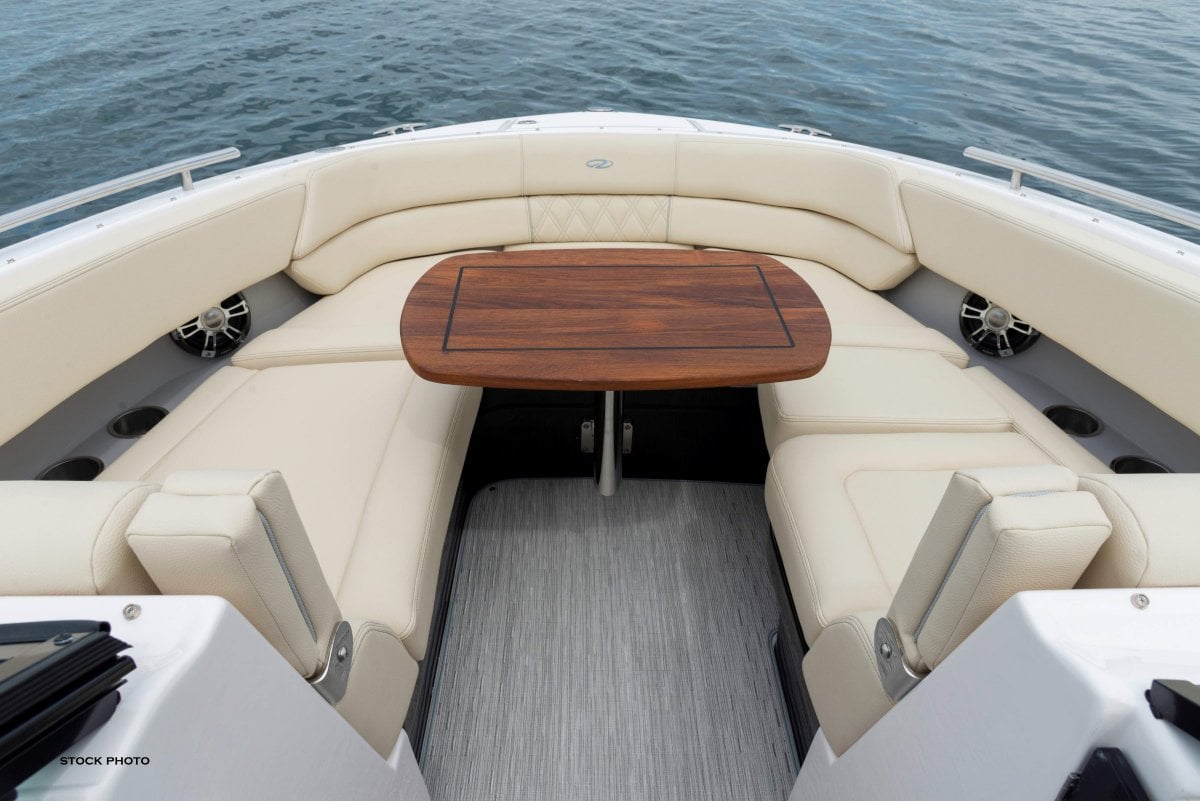 REGAL 2800 CRUISER