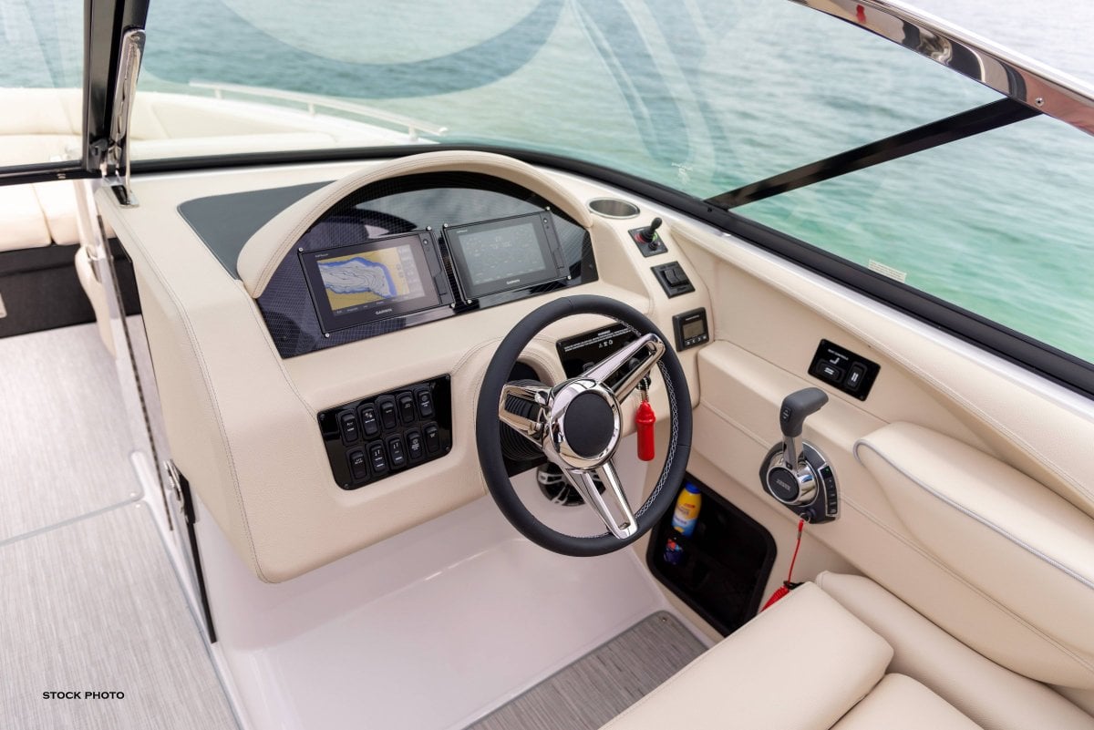 REGAL 2800 CRUISER