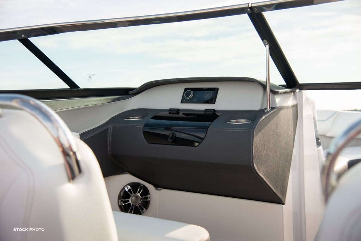 REGAL LS4 BOWRIDER