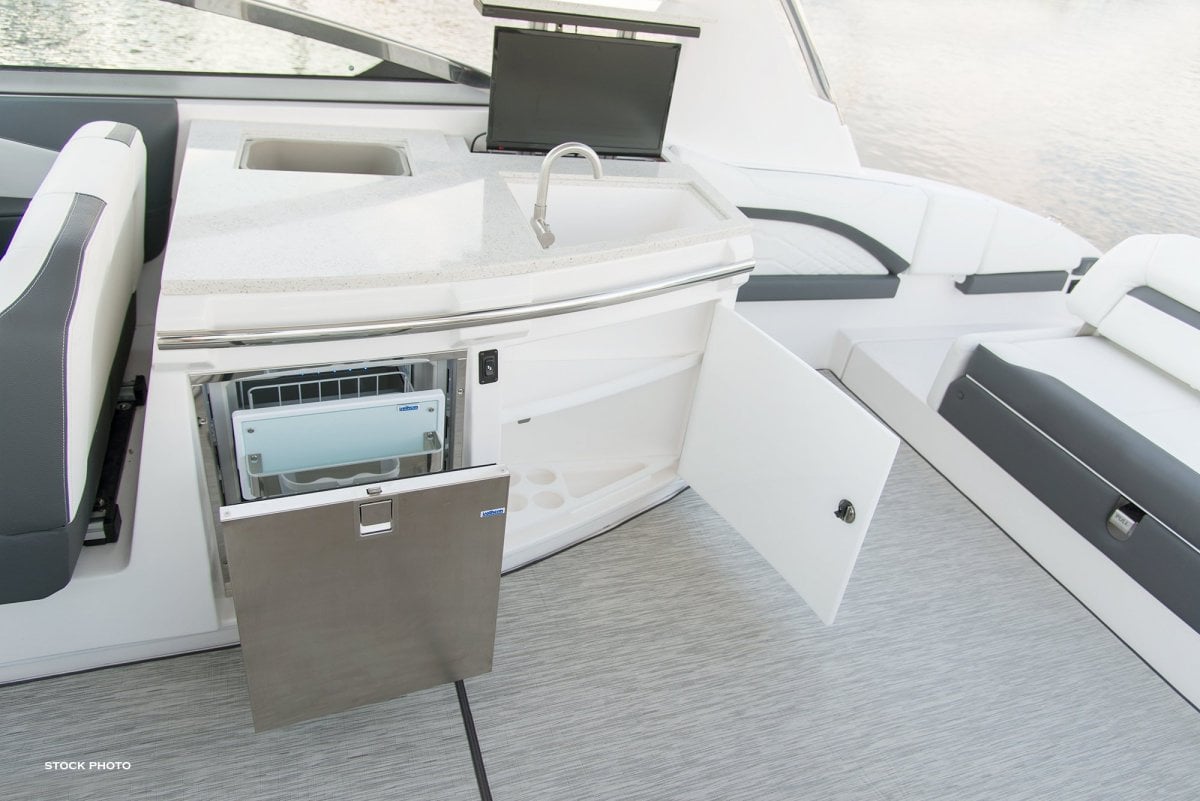 2024 REGAL 33 OBX CRUISER