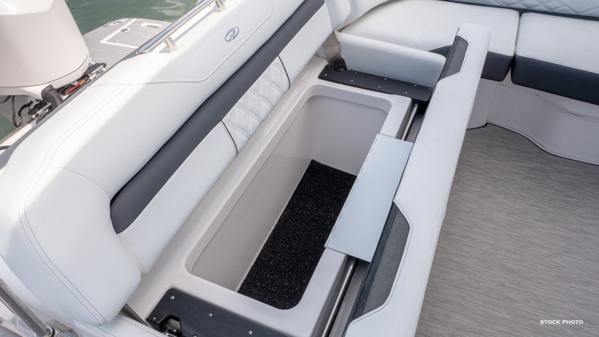 2024 REGAL 33 OBX CRUISER
