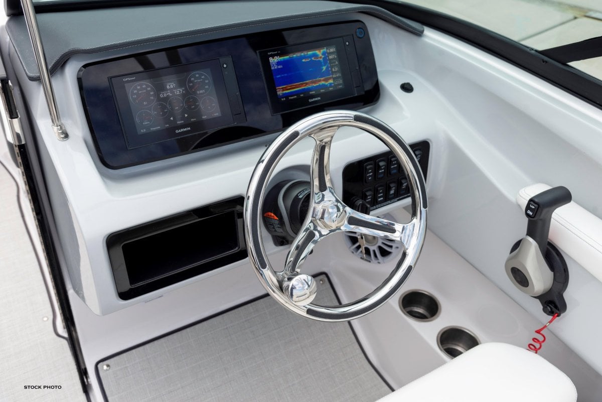 2024 REGAL LX2 BOWRIDER