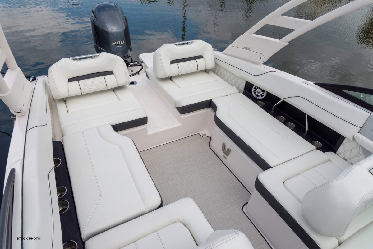 2024 REGAL LX2 BOWRIDER