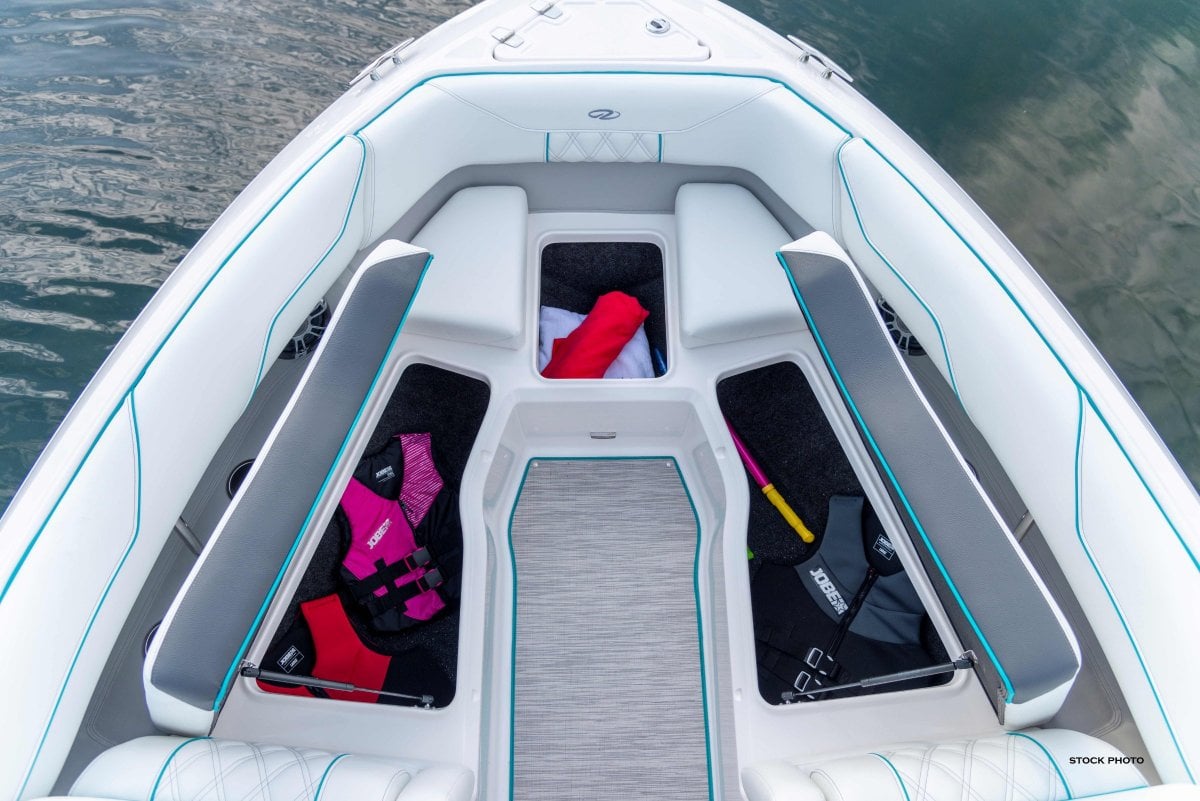 2024 REGAL LX4 BOWRIDER