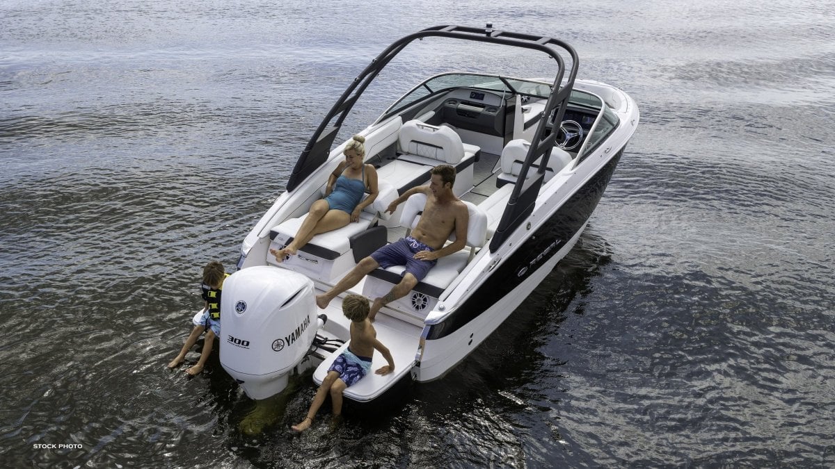 2024 REGAL LX4 BOWRIDER
