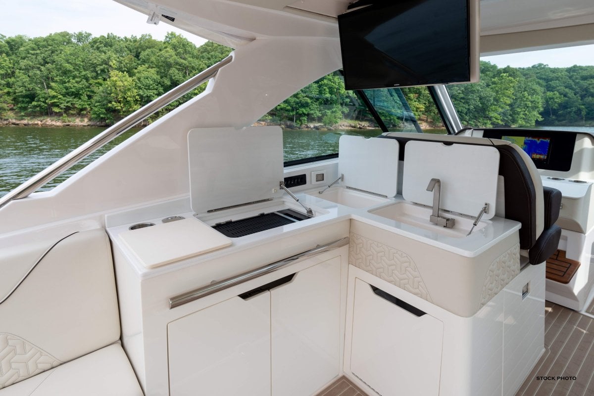 2024 REGAL LX36 BOWRIDER
