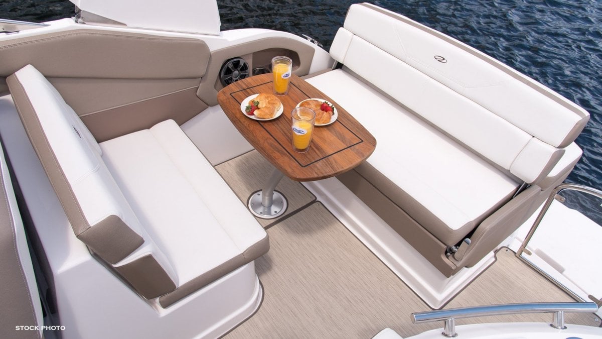 2024 REGAL 28 EXPRESS CRUISER