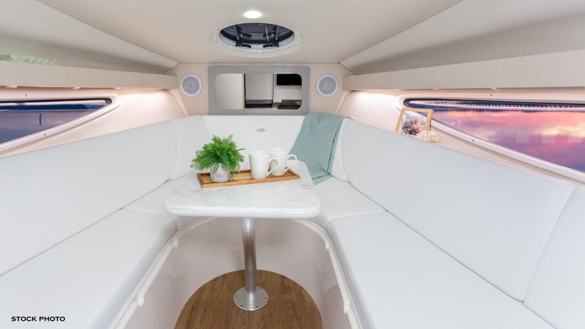 2024 REGAL 28 EXPRESS CRUISER