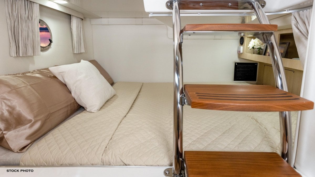 2024 REGAL 28 EXPRESS CRUISER