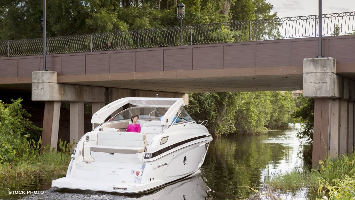 2024 REGAL 28 EXPRESS CRUISER