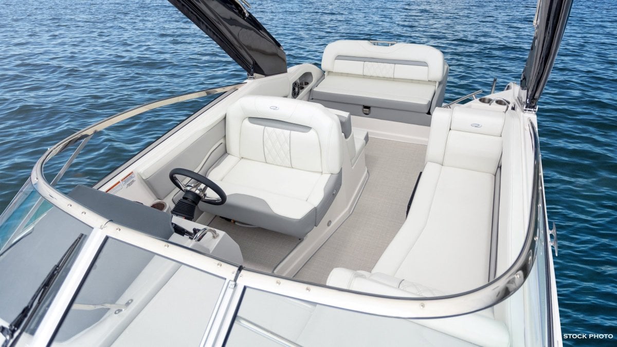 2024 REGAL 28 EXPRESS CRUISER