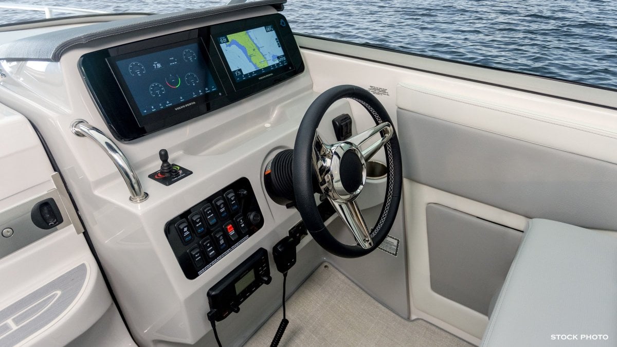 2024 REGAL 28 EXPRESS CRUISER