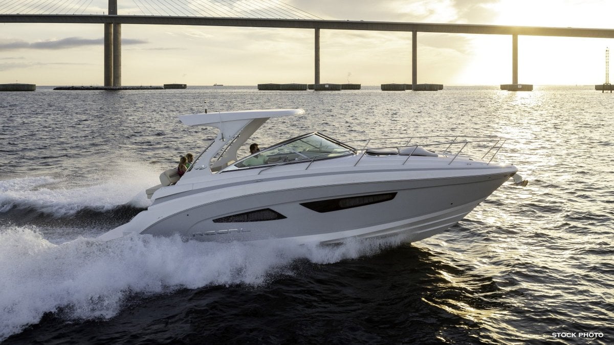 2024 REGAL 33 EXPRESS CRUISER