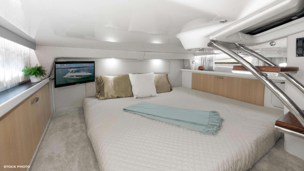 2024 REGAL 33 EXPRESS CRUISER