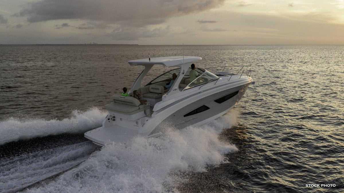 2024 REGAL 33 EXPRESS CRUISER