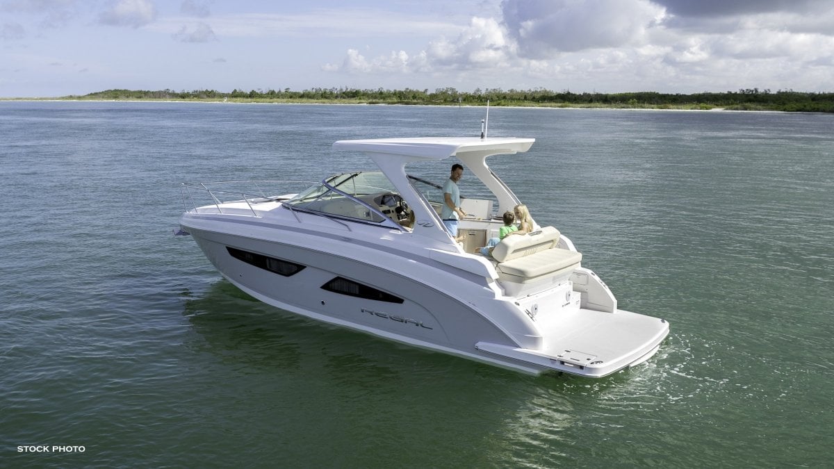 2024 REGAL 33 EXPRESS CRUISER