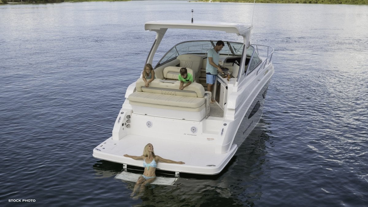 2024 REGAL 33 EXPRESS CRUISER