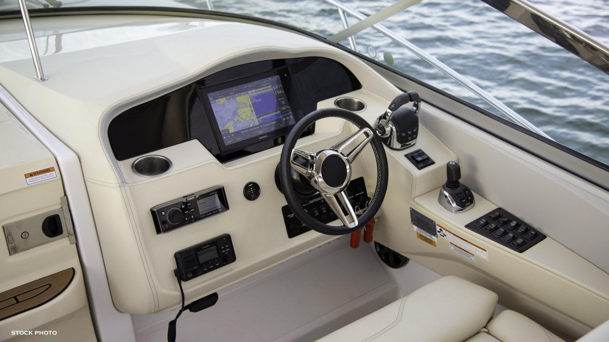 2024 REGAL 33 EXPRESS CRUISER