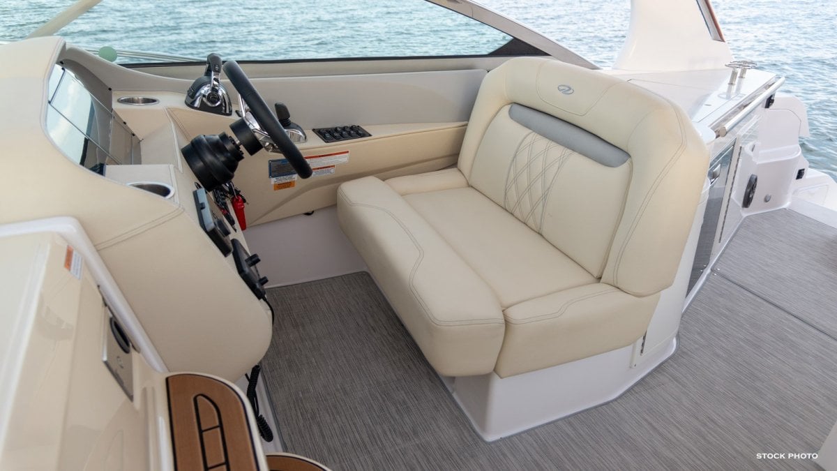 2024 REGAL 33 EXPRESS CRUISER