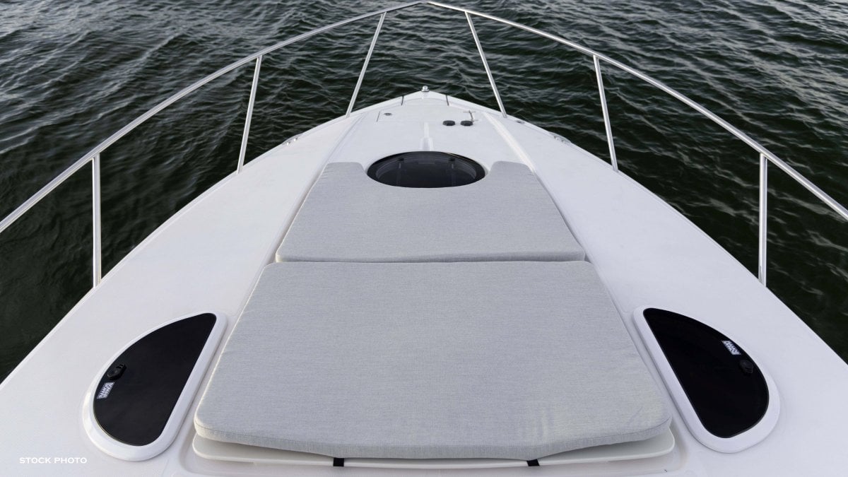 2024 REGAL 33 EXPRESS CRUISER