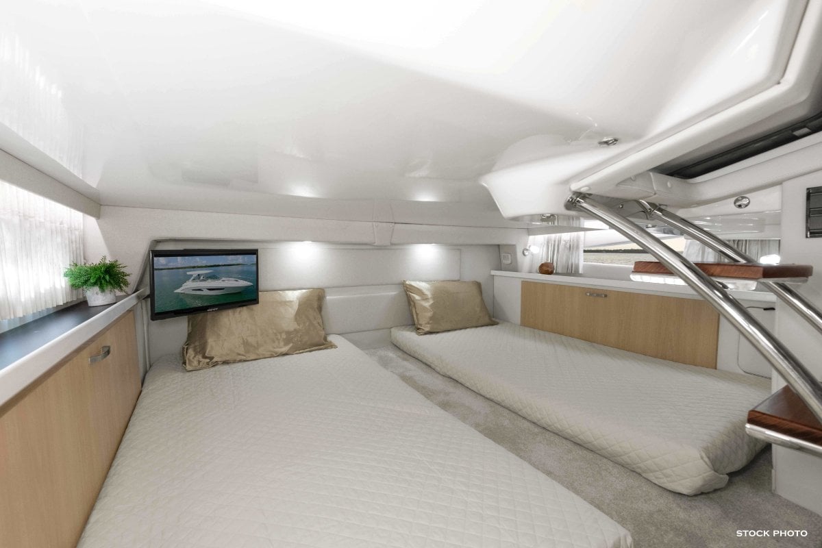 2024 REGAL 33 XO CRUISER