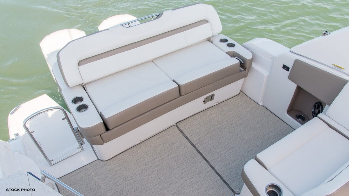 2024 REGAL 33 XO CRUISER
