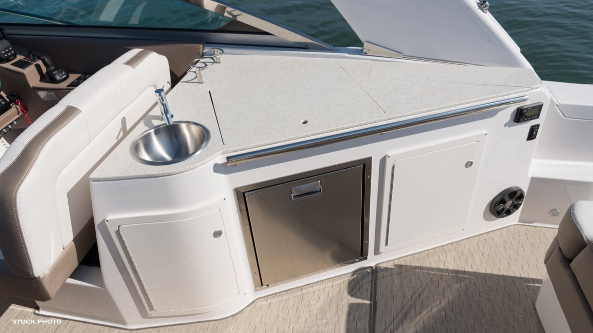 2024 REGAL 33 XO CRUISER