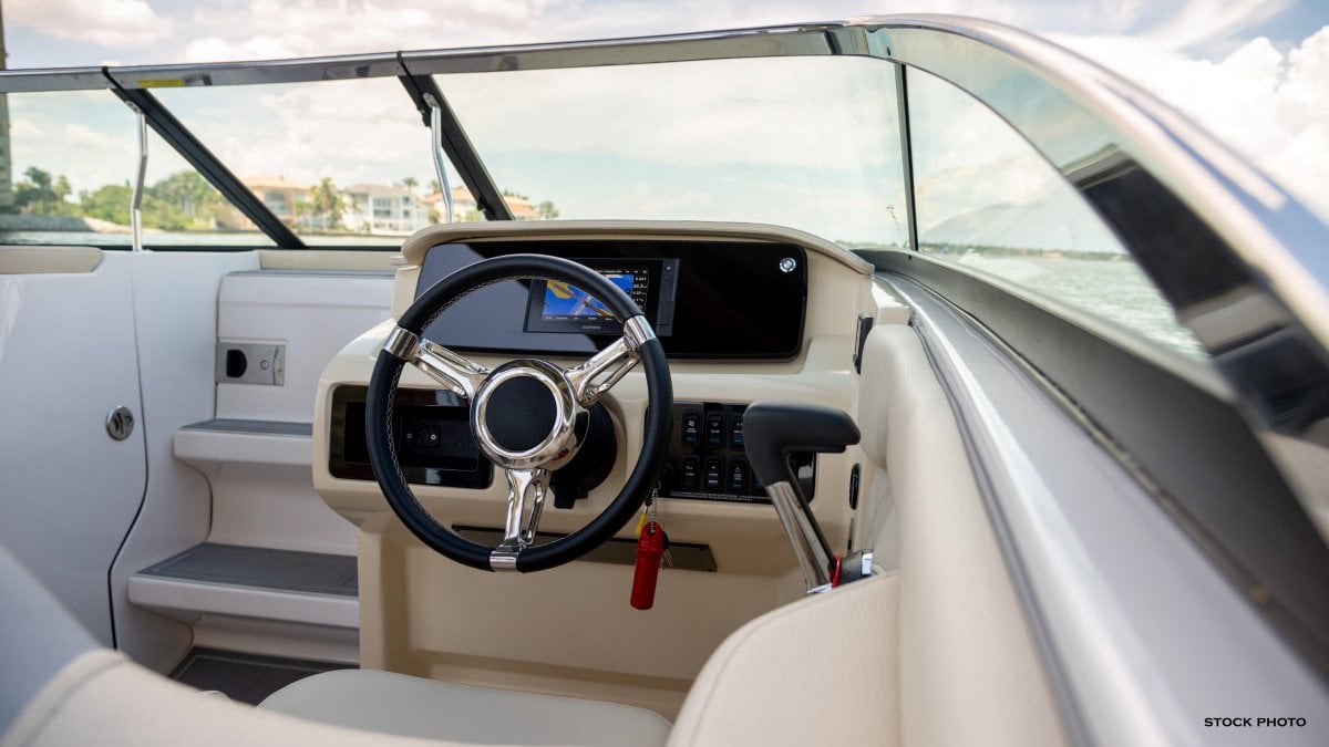 REGAL LS4 BOWRIDER
