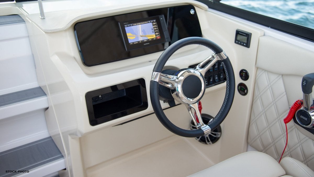 REGAL LS4 BOWRIDER