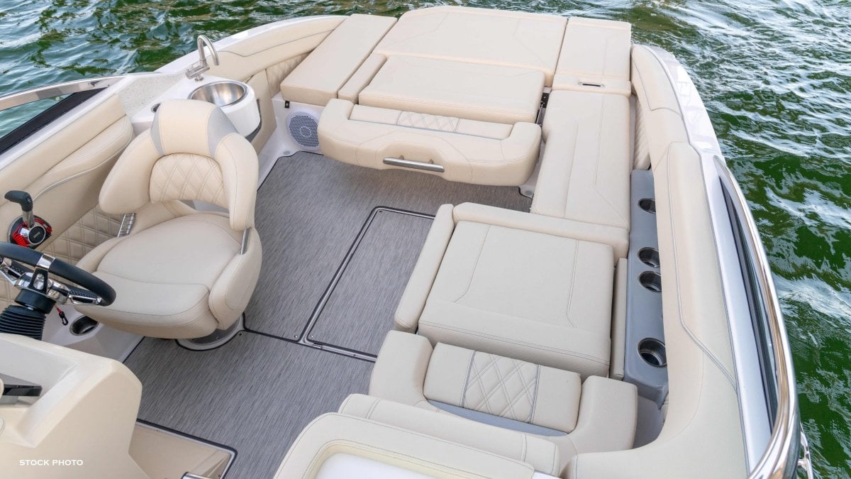 REGAL LS4 BOWRIDER