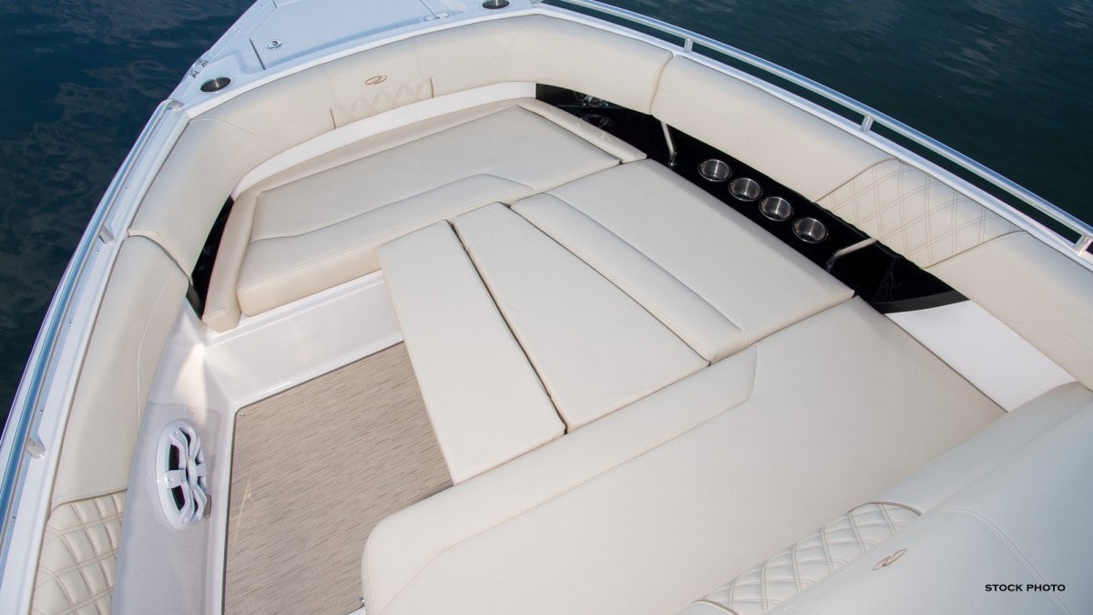 2024 REGAL 33 SAV CRUISER