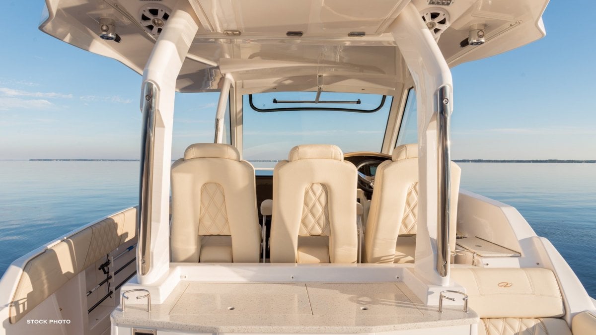 2024 REGAL 33 SAV CRUISER