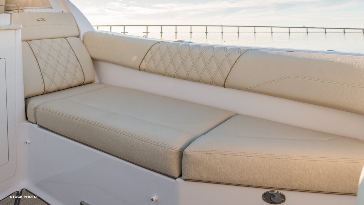 2024 REGAL 33 SAV CRUISER