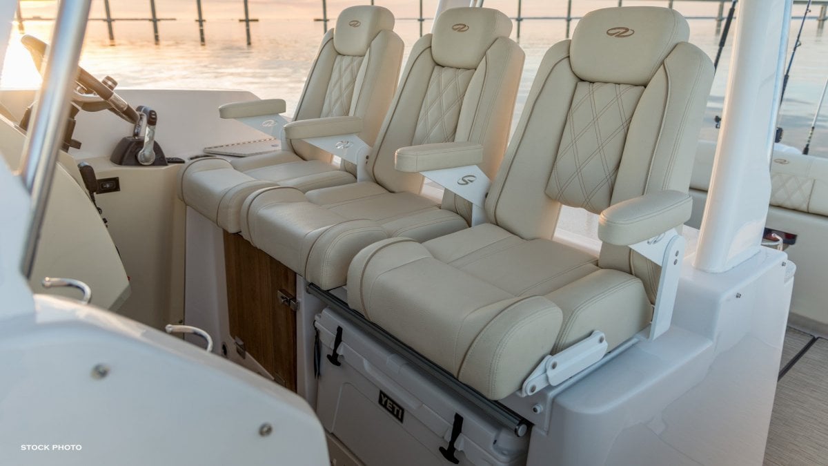 2024 REGAL 33 SAV CRUISER