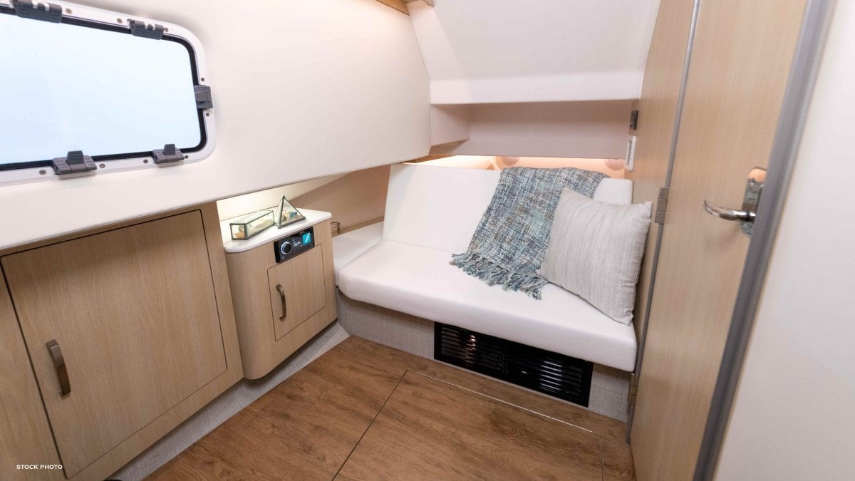 2024 REGAL 33 SAV CRUISER
