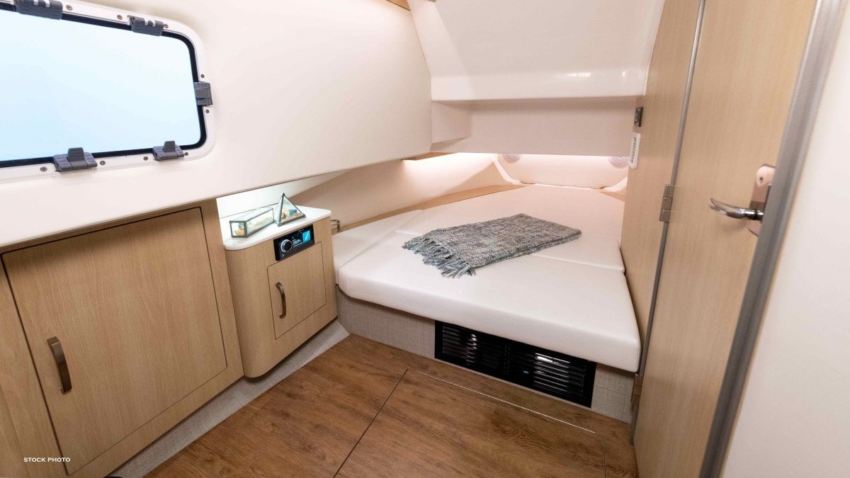 2024 REGAL 33 SAV CRUISER