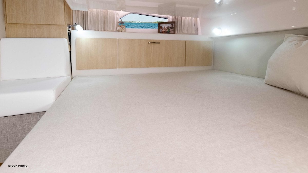 2024 REGAL 33 SAV CRUISER
