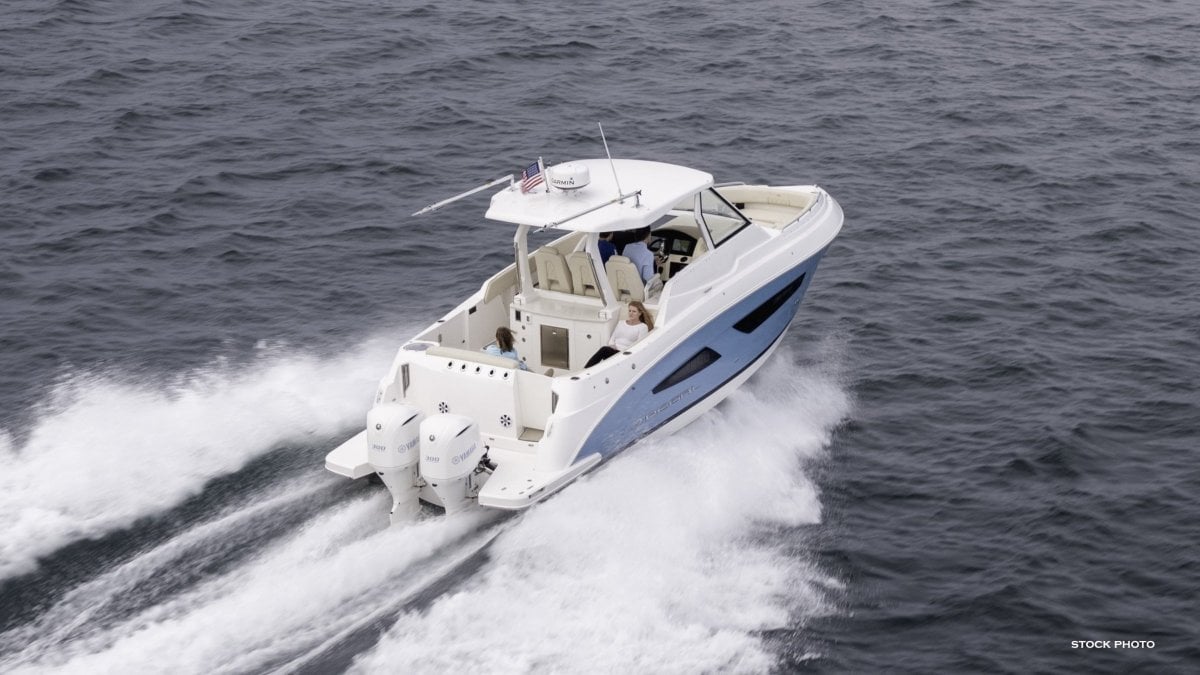 2024 REGAL 33 SAV CRUISER
