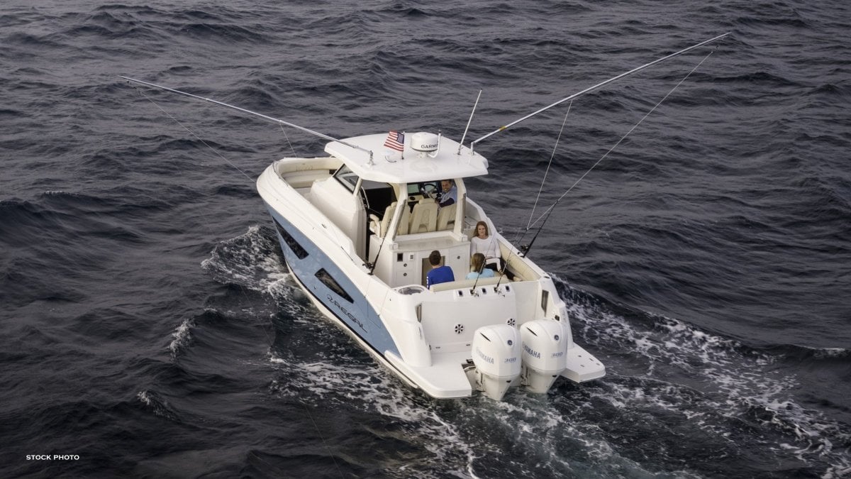 2024 REGAL 33 SAV CRUISER