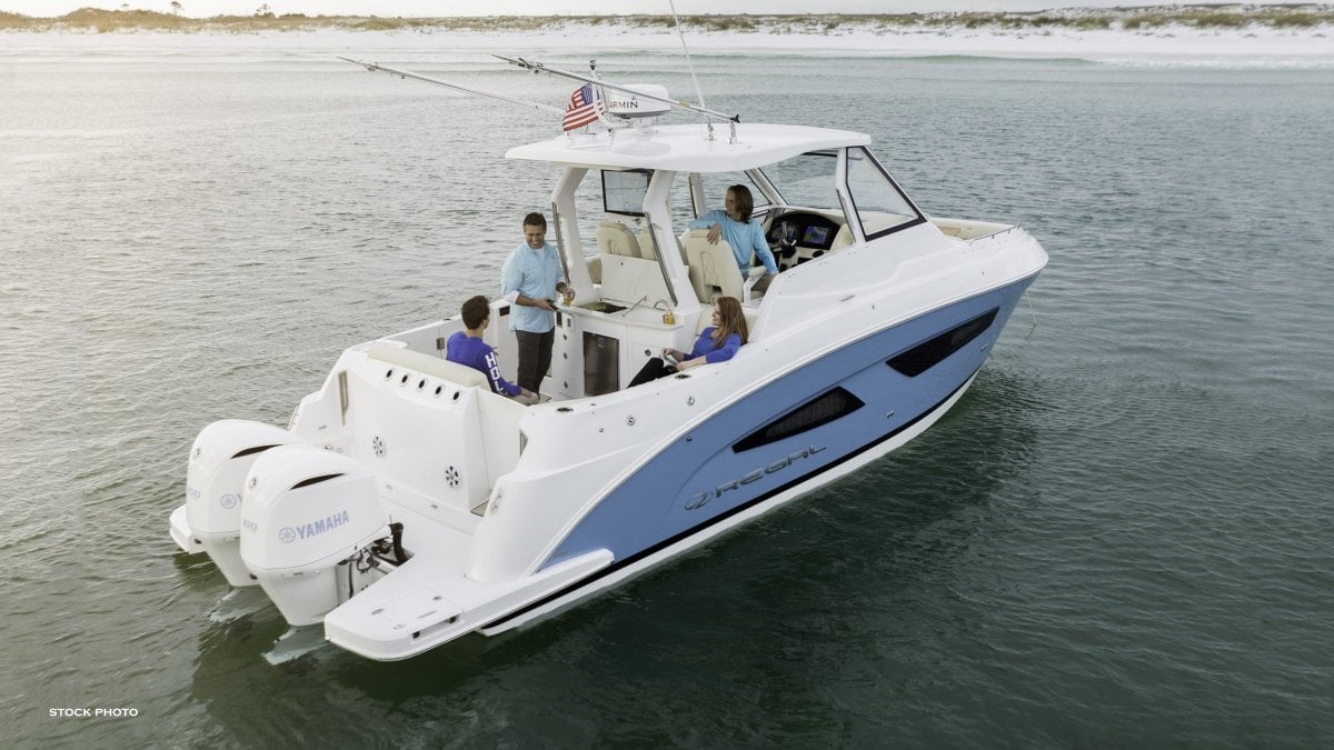 2024 REGAL 33 SAV CRUISER
