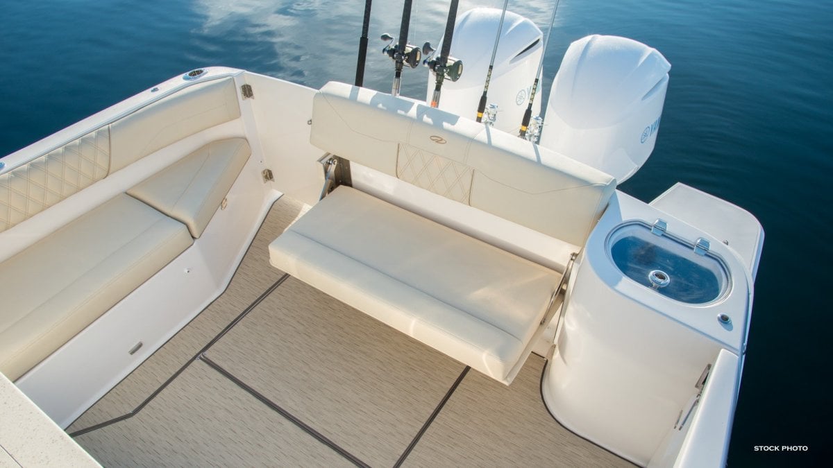 2024 REGAL 33 SAV CRUISER