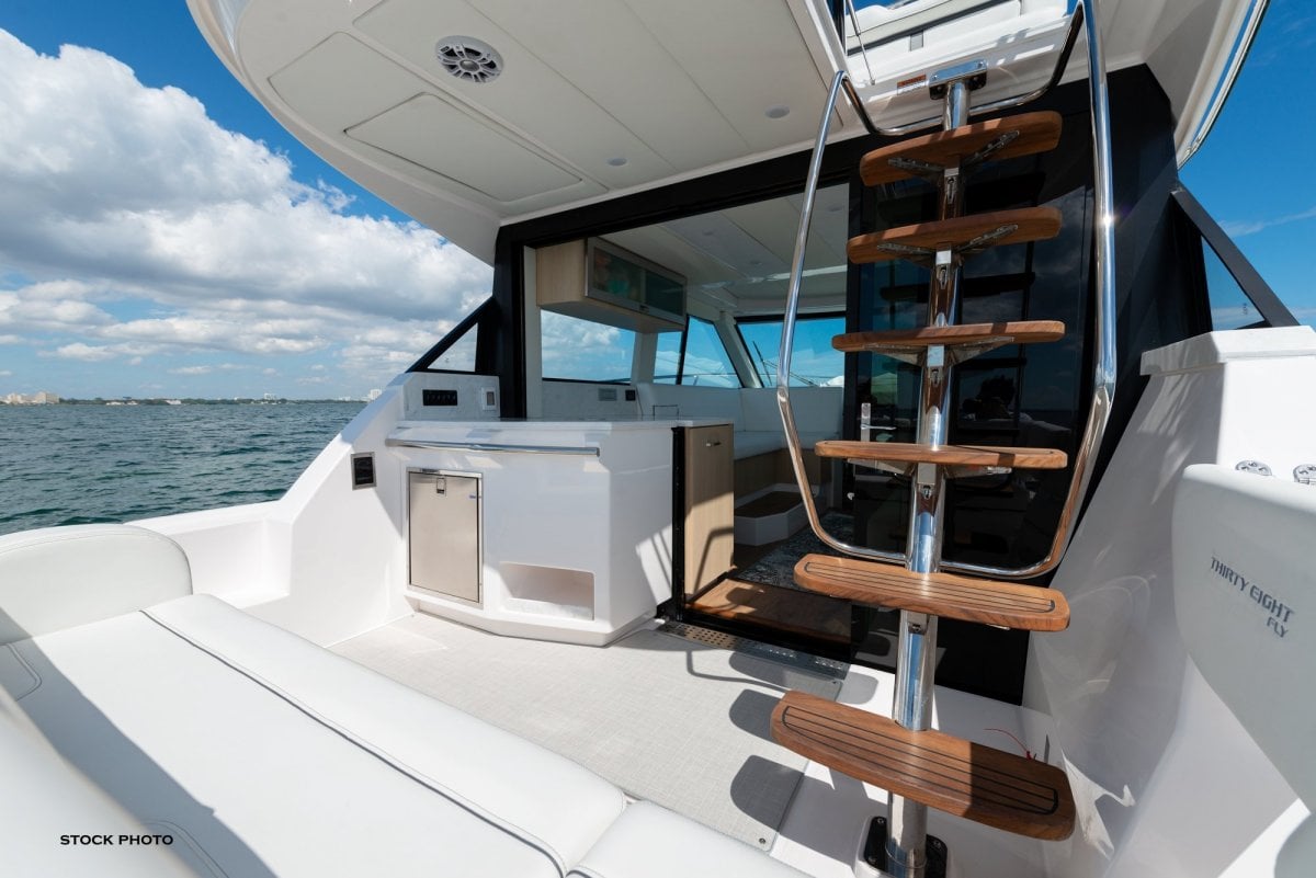 2024 REGAL 38 FLY CRUISER