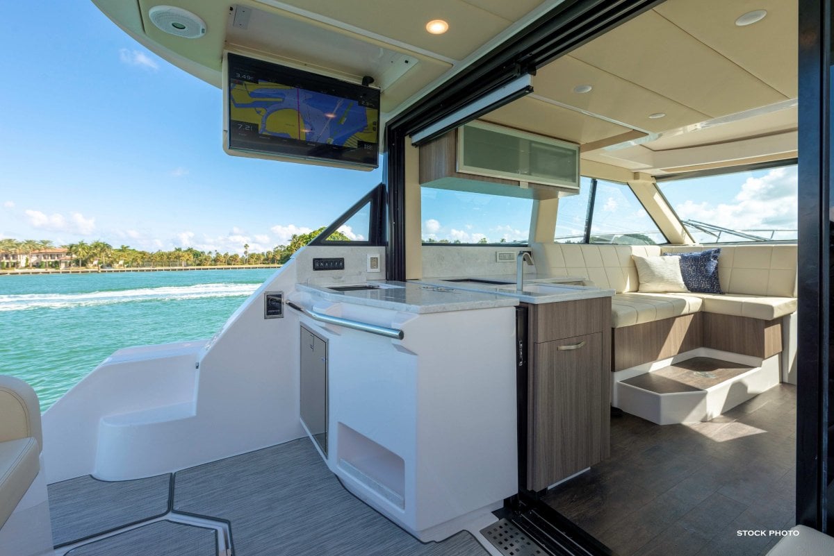 2024 REGAL 38 FLY CRUISER