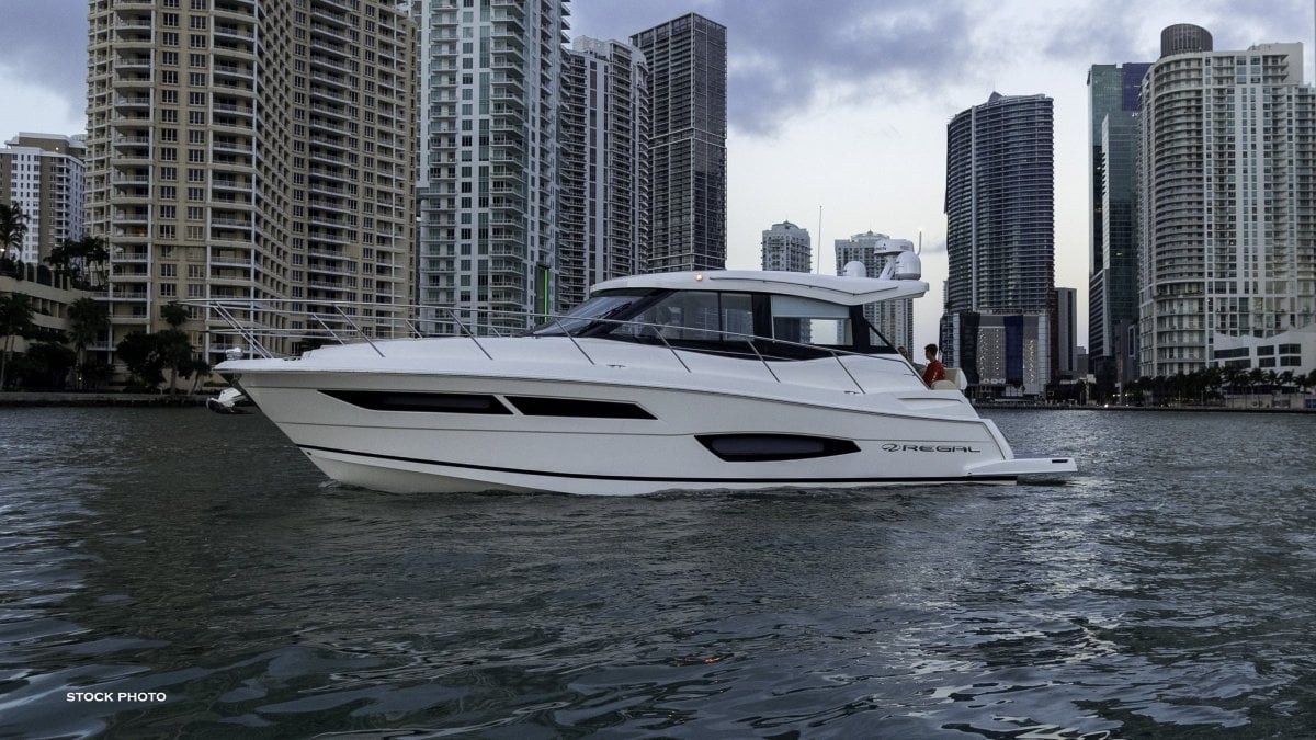 2024 REGAL 38 GRANDE COUPE CRUISER