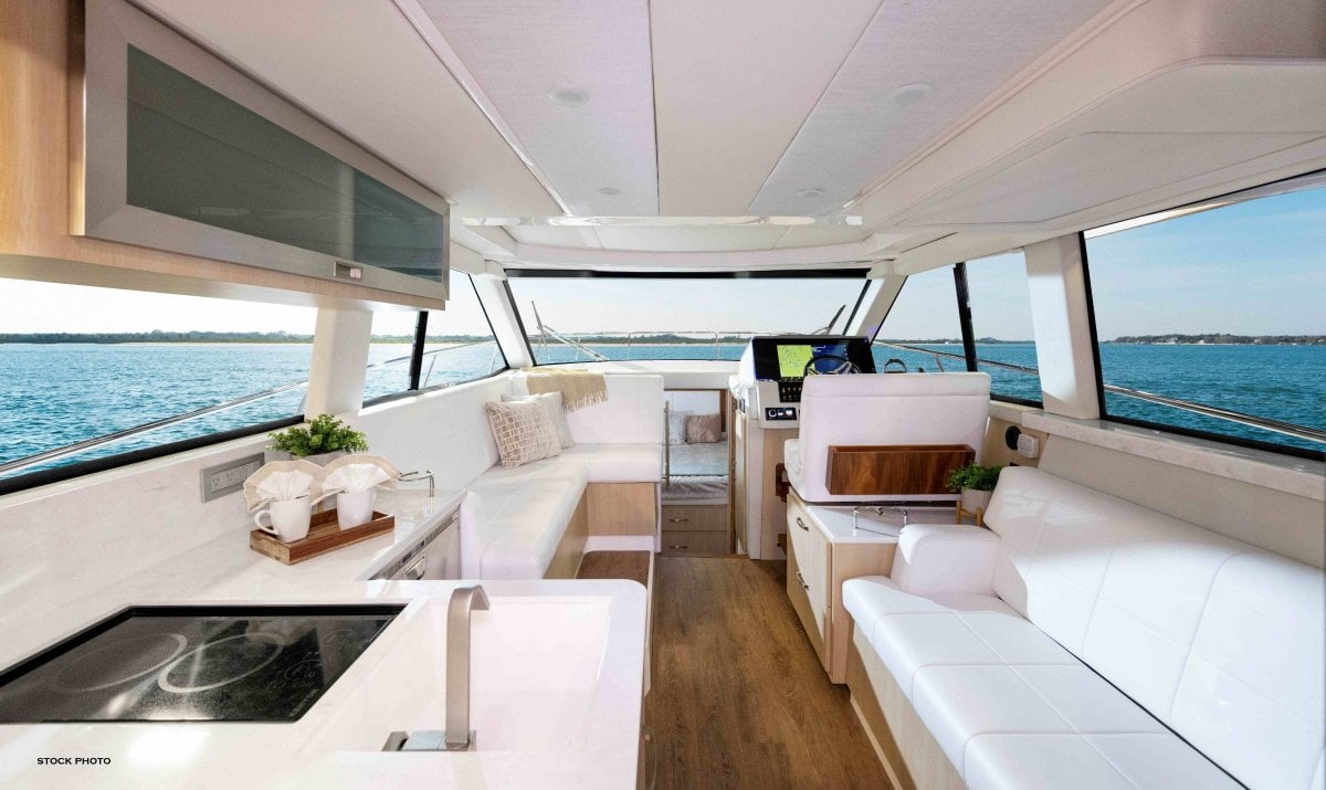 2024 REGAL 38 XO CRUISER