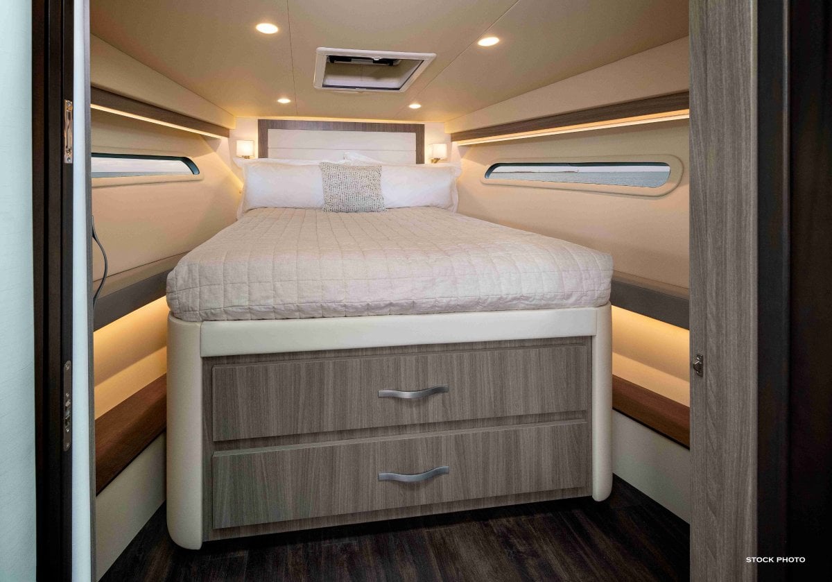 2024 REGAL 38 XO CRUISER