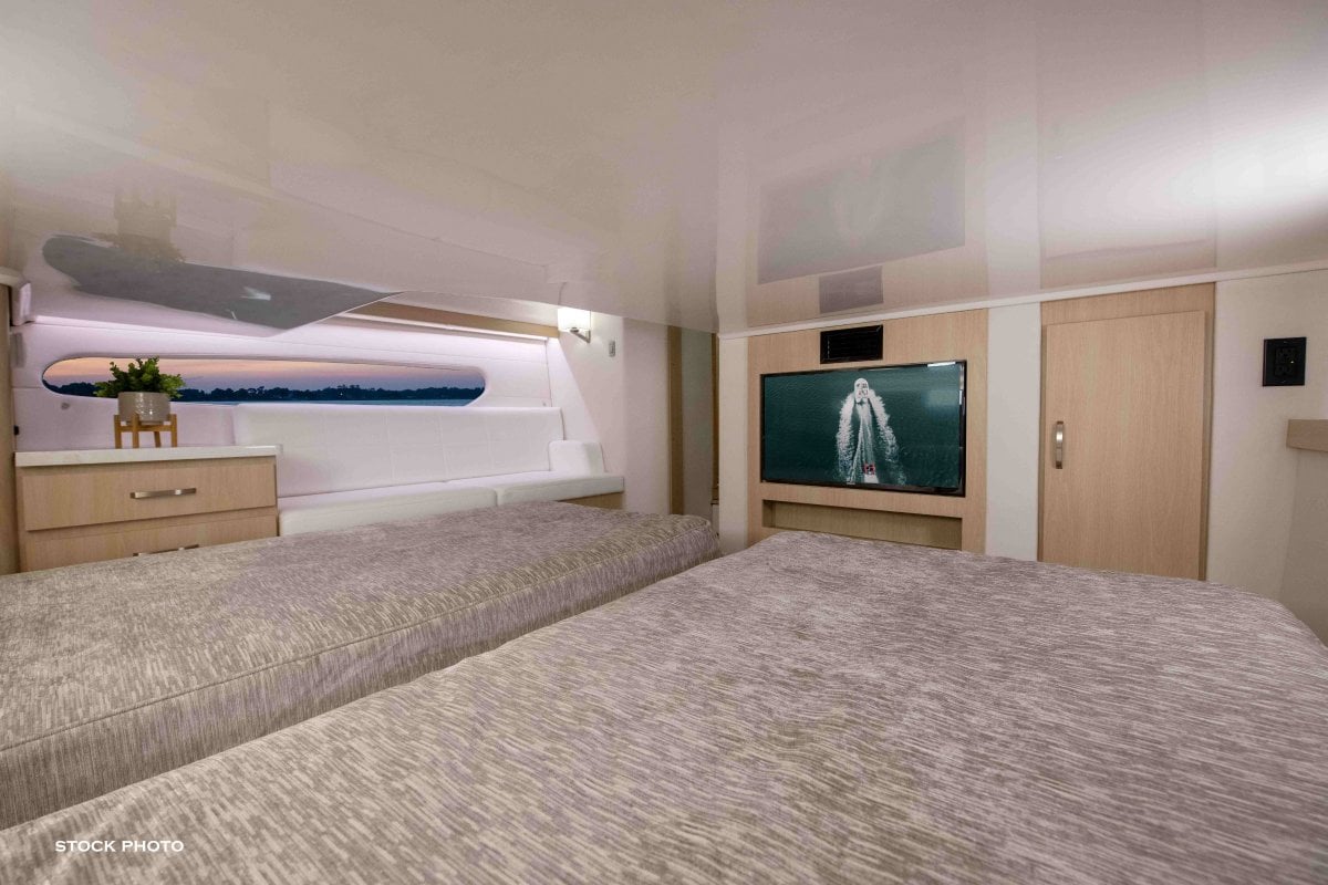 2024 REGAL 38 XO CRUISER