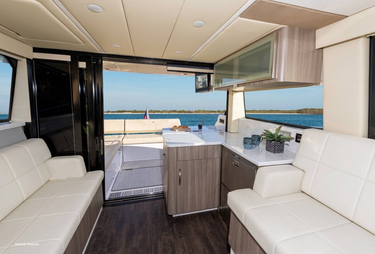 2024 REGAL 38 XO CRUISER